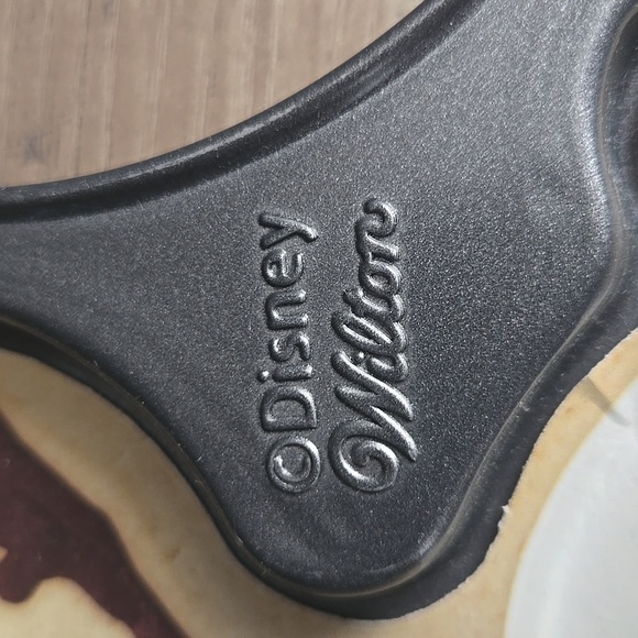 NWT Wilton Disney Frozen Olaf Giant Cookie Pan approx 12.5 inches x 8 inches - Picture 3 of 5